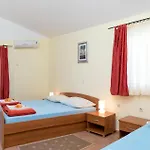 Beach Front Apartment In Baska Voda Apartamento