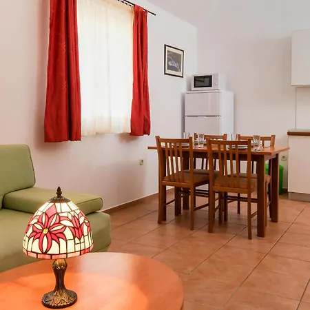 Apartment Cozy Apartment In Baska Voda
