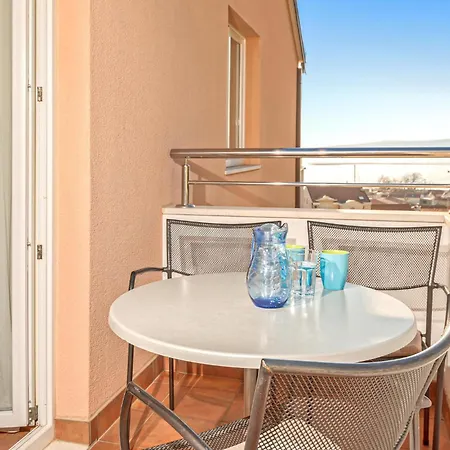 Apartment Cozy Apartment In Baska Voda *