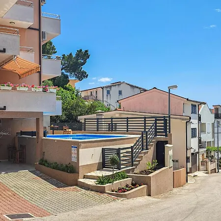 Apartment Cozy Apartment In Baska Voda *